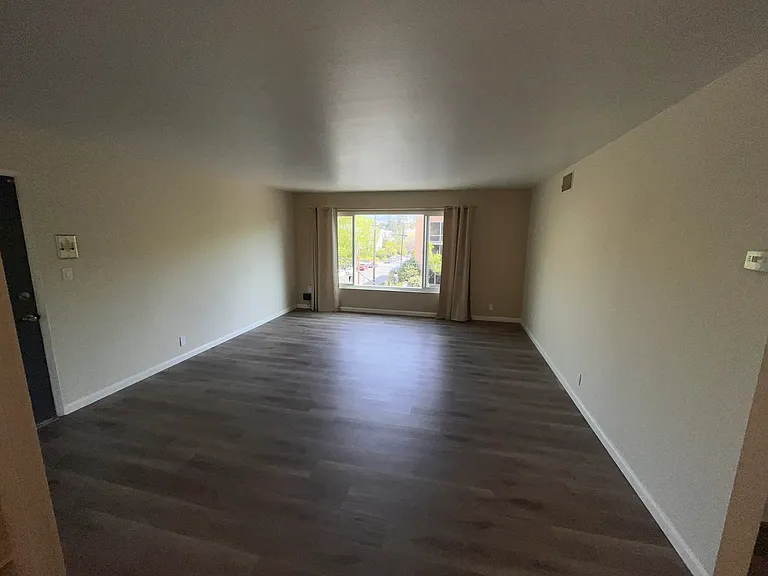Lee Crest Apartments — Photo 13
