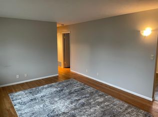 19 E Carroll Dr, Decatur, IL 62521