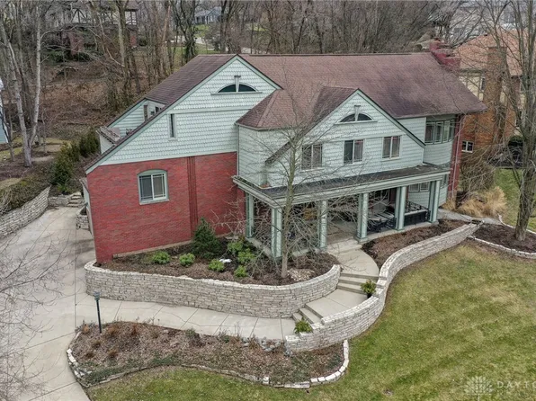 4388 Stonehenge Ln, Dayton, OH 45429