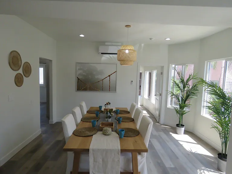 1587 W 35th Pl — Photo 12