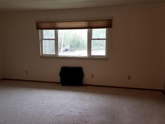 3rd image of 323 Cottonwood Ave APT 7