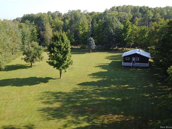 25 Theriault Rd, Bathurst, NB E2A 6Y7