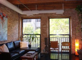 225 W Huron St APT 211, Chicago, IL 60610