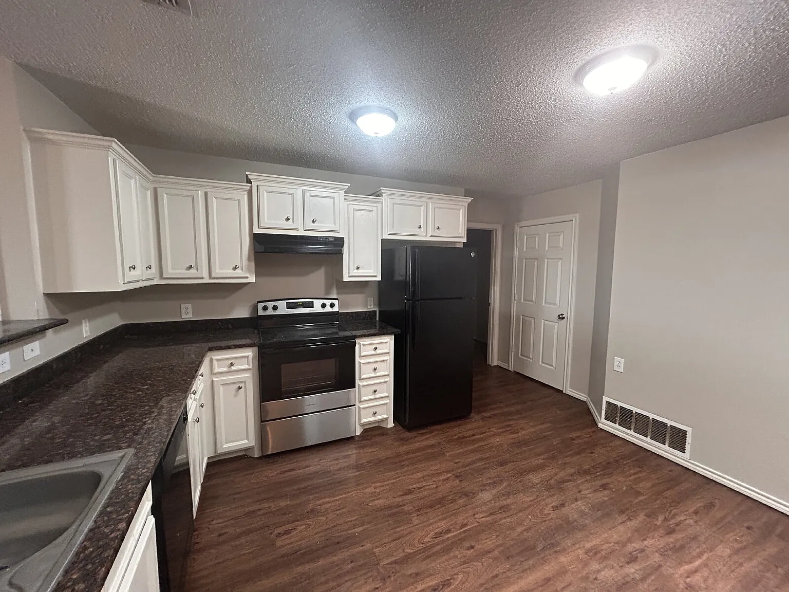 3 bed, 2.0 bath, 1488 sqft, $1,550 — Photo 2
