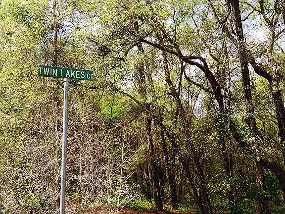 5th image of 104 Twin Lakes Ct