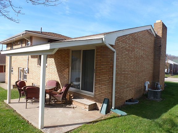 3rd image of 3960 Grand Ave