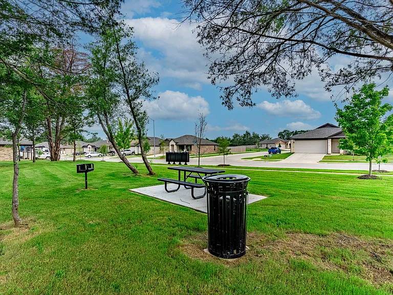 409 Knoll Pines Dr — Photo 37