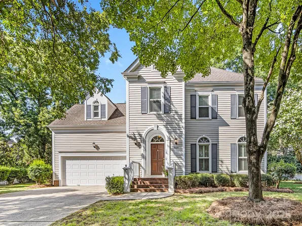 810 Bruff Ct, Charlotte, NC 28270