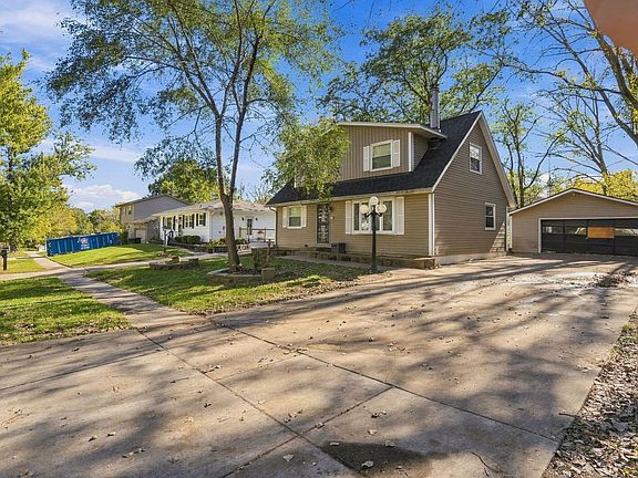 4th image of 1010 83rd Ave W