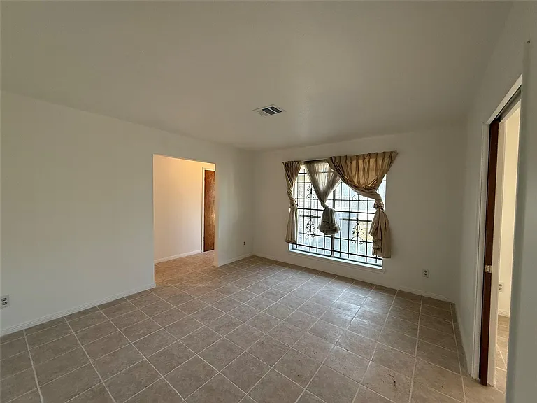 7325 Ley Rd — Photo 6