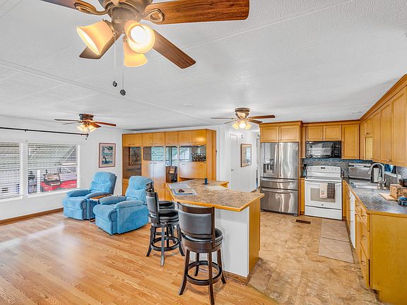 4th image of 808 S Silver Cir