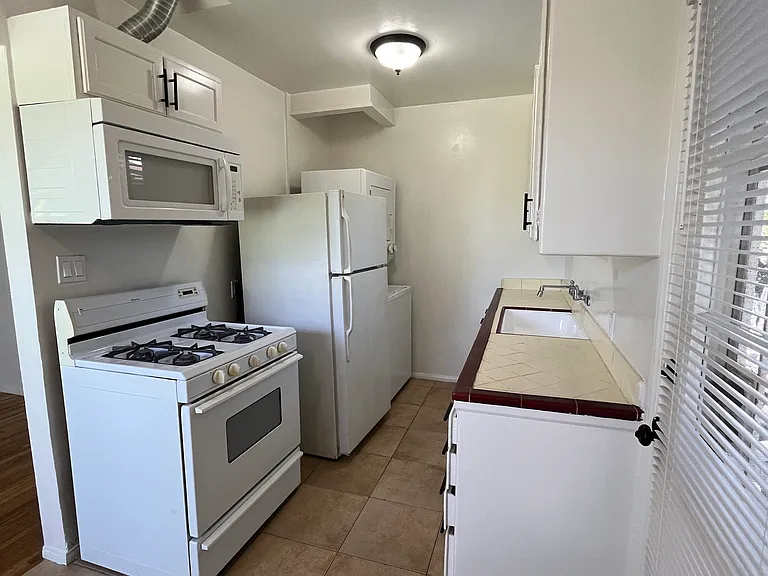 2575 N Lincoln St #2575 — Photo 6