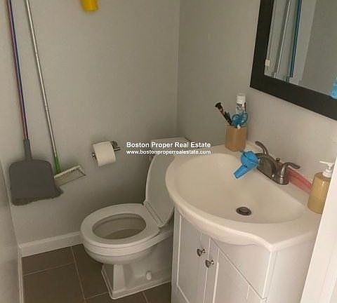 1706 Commonwealth #33 Boston - Brighton Unit Photo 7 (2)