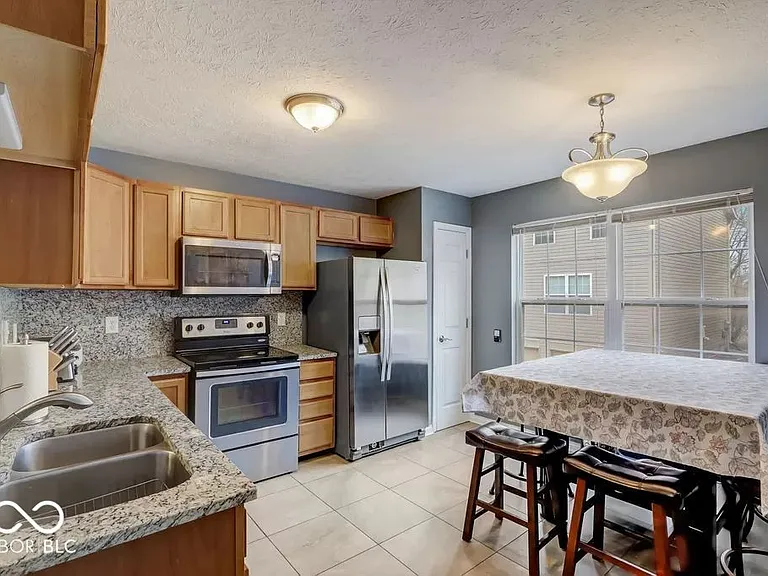 3083 Armory Dr — Photo 12