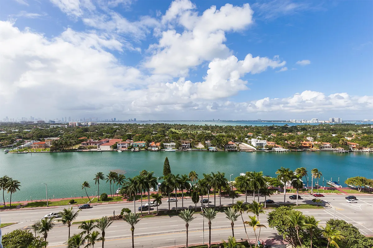 Building Photo - 5161 Collins Ave #1718-1