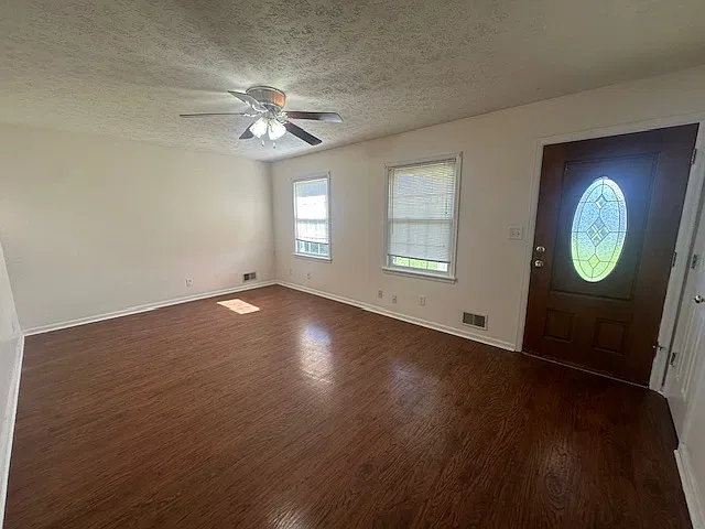 3 bed, 1384 sqft, $1,500 — Photo 3