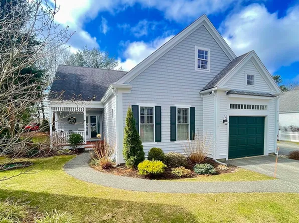 11 Berrywood Ct #11, Buzzards Bay, MA 02532