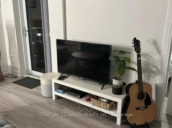 225 Village Green Sq #1501, Toronto, ON M1S 0N4