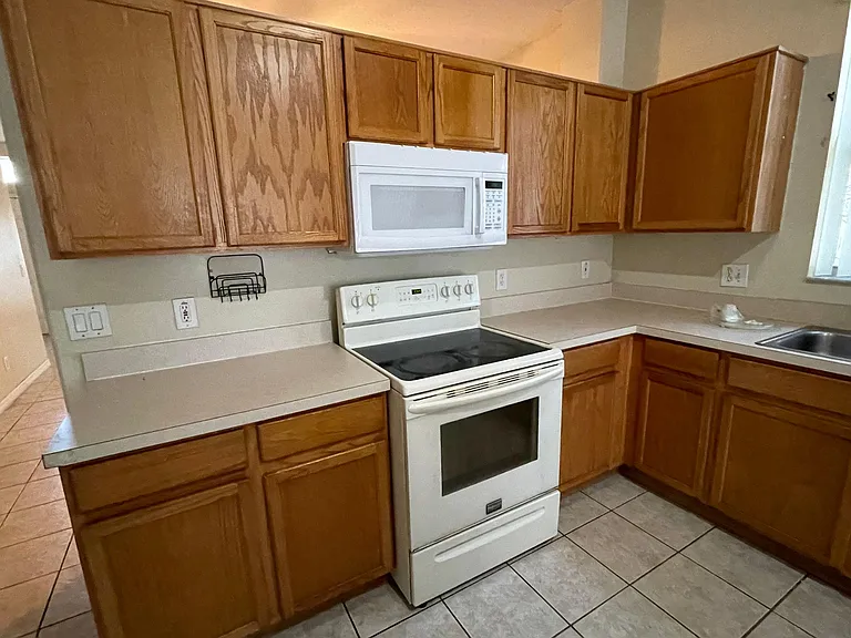 1602 Nestlewood Trl — Photo 13
