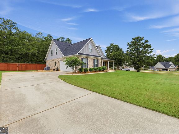 2nd image of 160 Jackson Dr