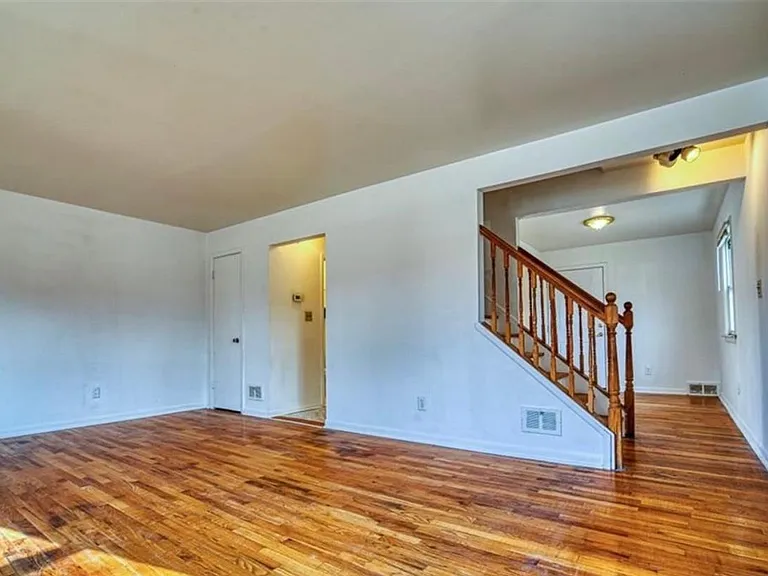 6911 Town Ln — Photo 3