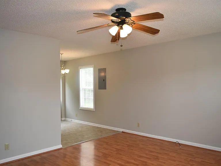 153 Monarch Ln — Photo 7