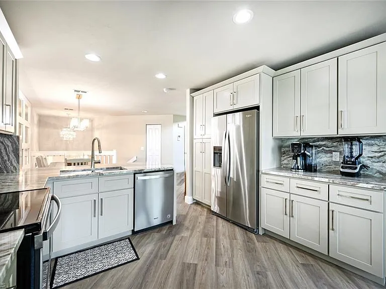 27113 Oakwood Lake Dr — Photo 1