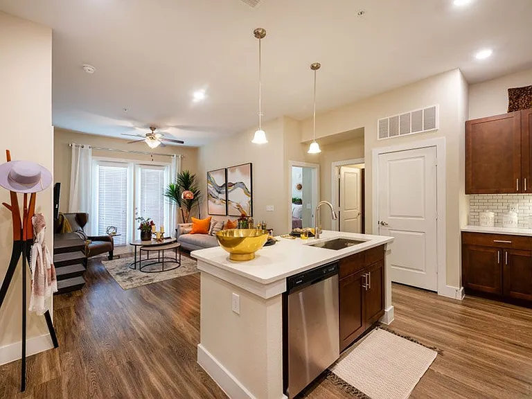 Hardy Yards Apartment Homes — Photo 10