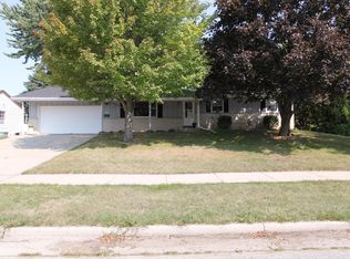 662 Meadow Ln, Burlington, WI 53105