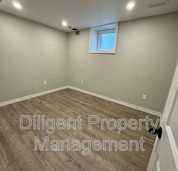 203 Rubidge St #201 — Photo 33
