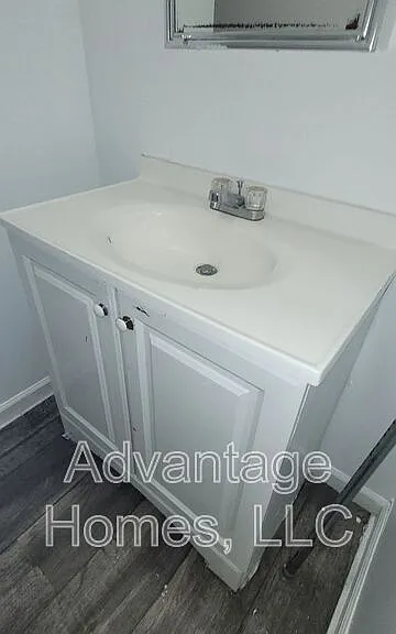 711 N 70th Ter — Photo 22