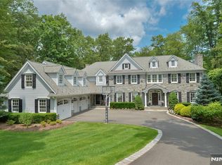 320 Sleepy Hollow Ln, Franklin Lakes, NJ 07417