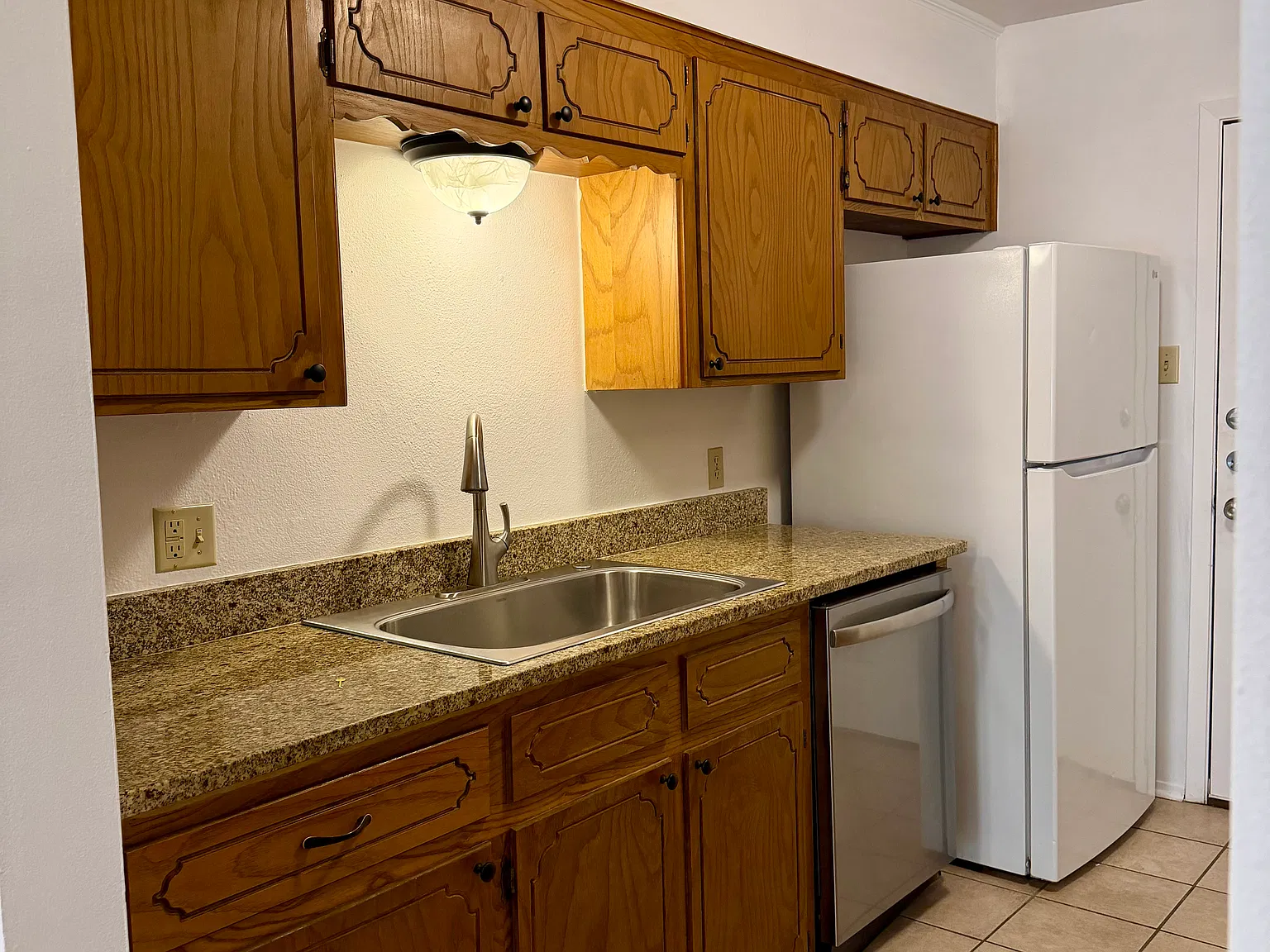 2 bed, 1.5 bath, 960 sqft, $1,095 — Photo 2