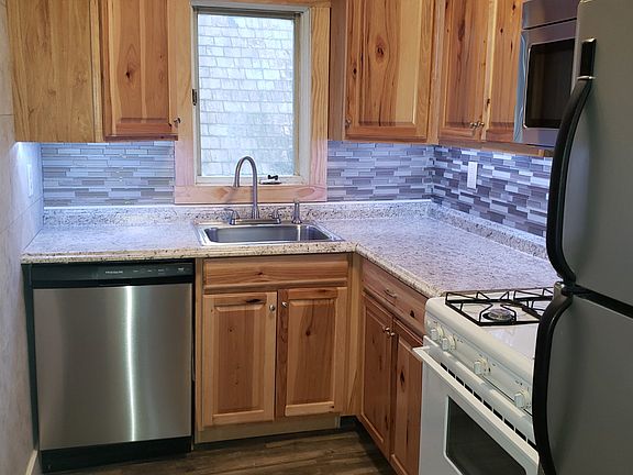 Kitchen with dishwasher