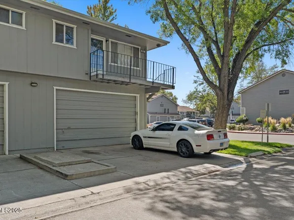 601 Oakwood Dr APT 4, Sparks, NV 89431
