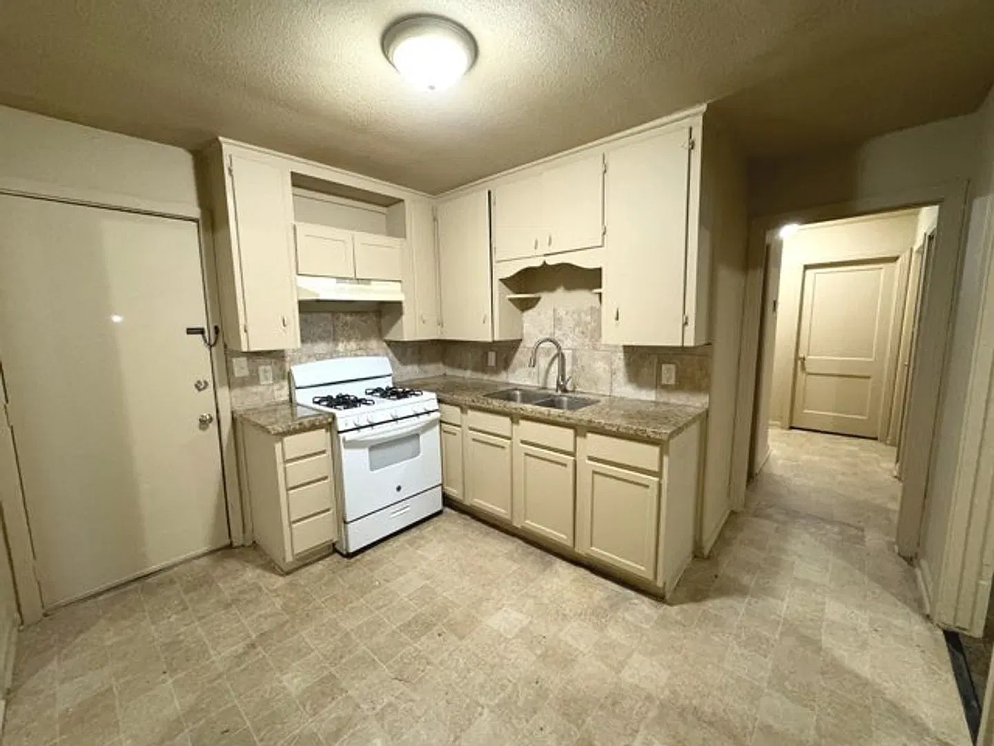 4 bed, 1283 sqft, $1,500 — Photo 2