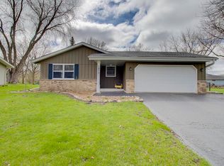 1875 Davis Ln, Waukesha, WI 53189