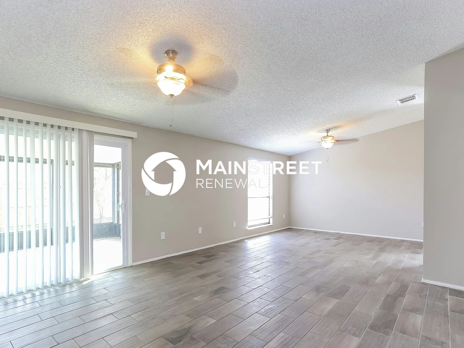 1209 Hawley Ct — Photo 2