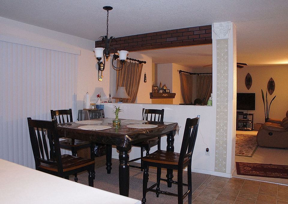 Breakfast/ nook