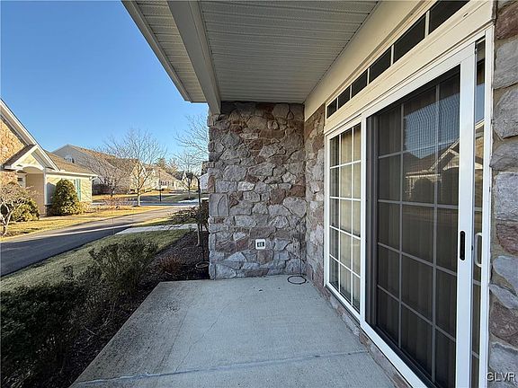4th image of 1847 Gregory Pl