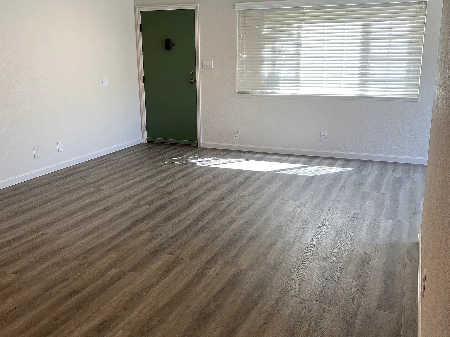 2 bed, 875 sqft, $2,875 — Photo 2