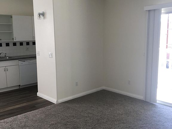 Living room/ Kitchen