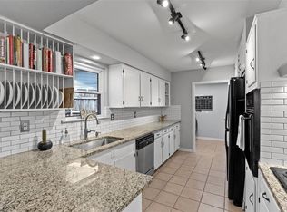 42 Stonegate Dr, Bedford, TX 76022