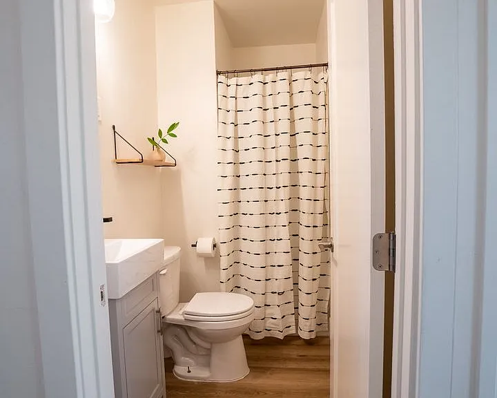 633 N Market St — Photo 8