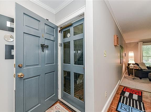 2nd image of 2220 Roswell Ave APT A