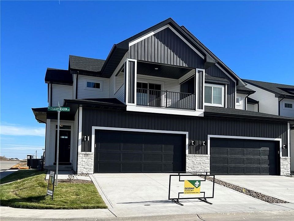 1st image of 215 NE Country Meadow Ln