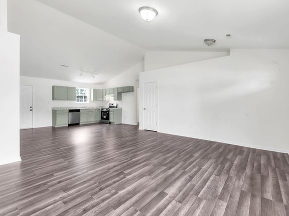3rd image of 205 Riverbreeze Rd