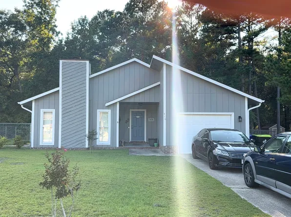 416 Wapiti Dr, Spring Lake, NC 28390