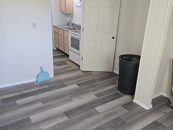 5th image of 726 W Clay St