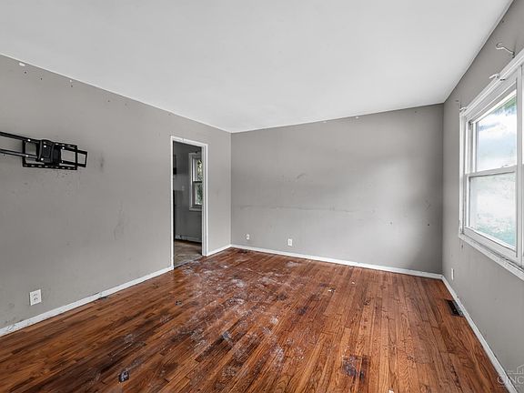 5th image of 1714 Monterey Ct